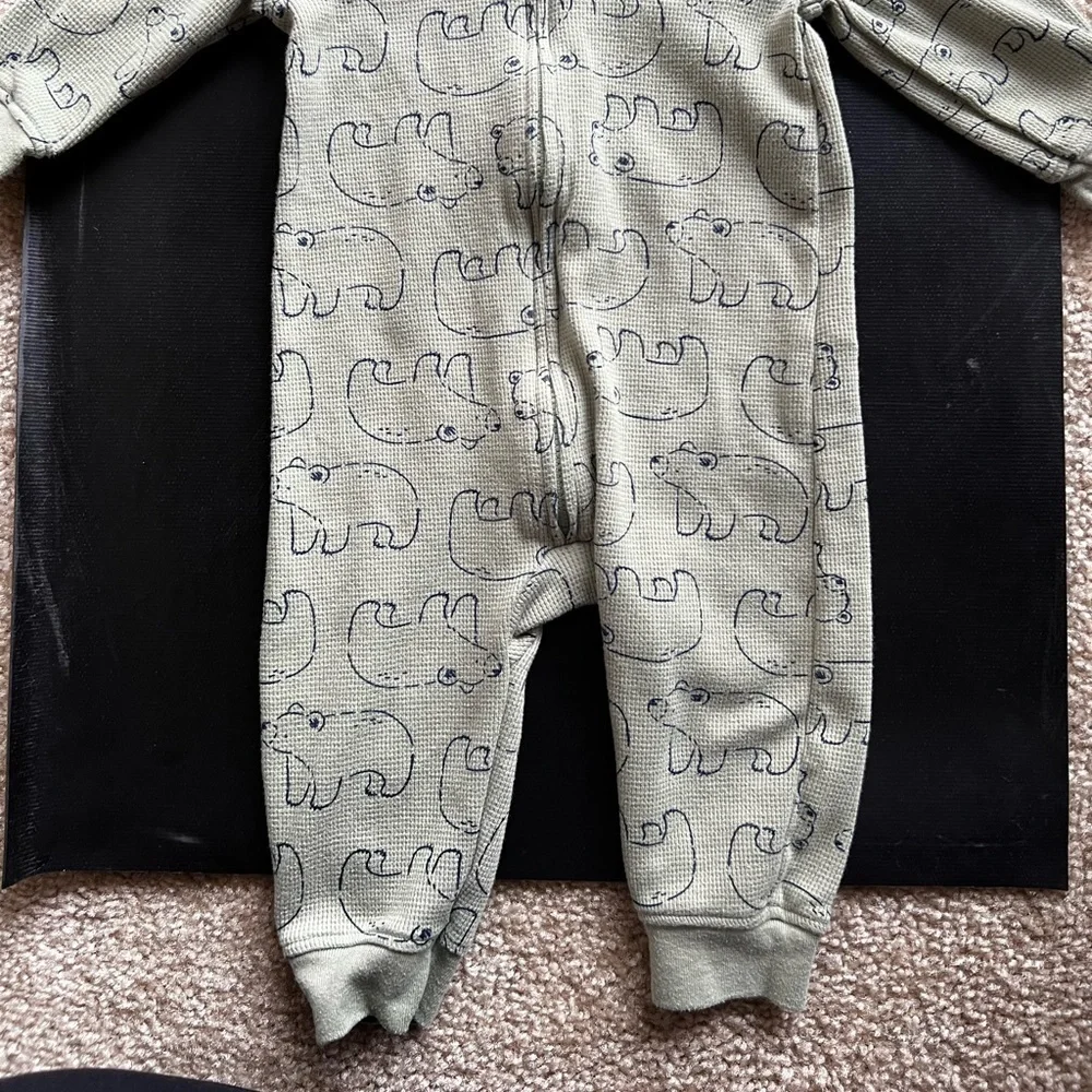 Infant baby 9M Carter’s green zip up jumpsuit